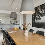 Prázdninový dům In With Kitchen *